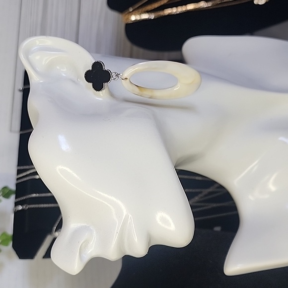 Black Enamel Clover Earrings with Acrylic Ivory Marbled Oval Drop New - Picture 3 of 5